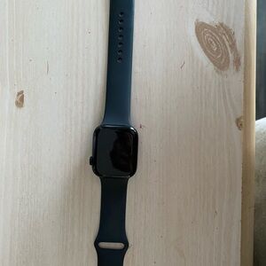 Elegant Black Smartwatch with Silicone Band